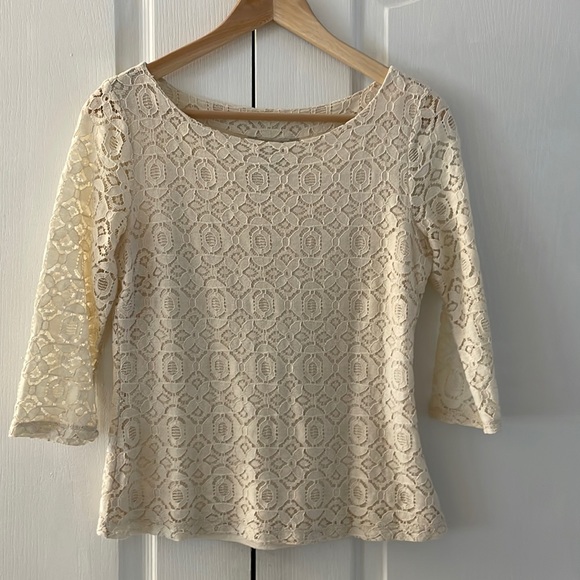 Banana Republic Tops - Banana Republic cream fully lined lace top SIZE 6